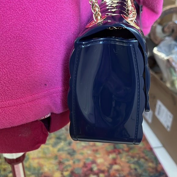 Deluxity LA  Jelly bag  2 way Quilted Crossbody / shoulder bag  Navy/ Gold chain - Picture 7 of 13